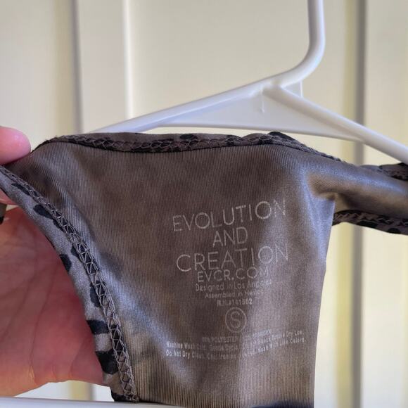 Evolution and Creation women’s small crop tank - Picture 3 of 3